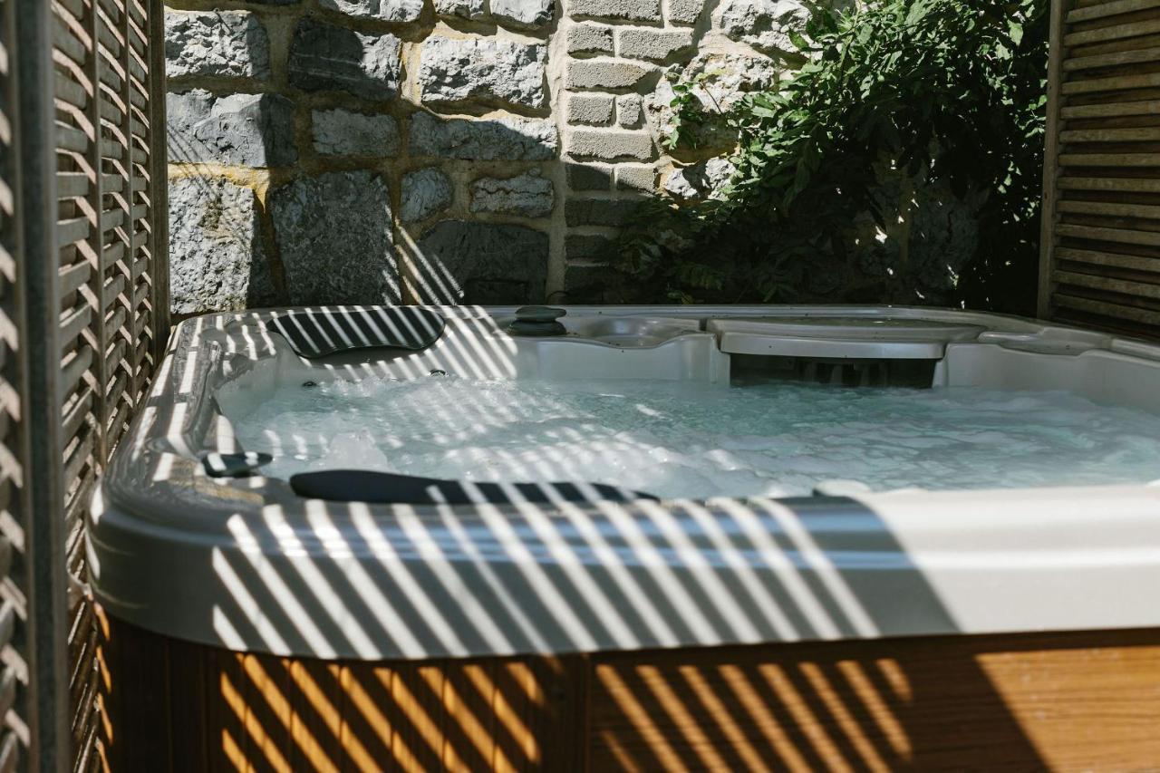 B&B L'Echappee Belle Welness Spa Et Table D'Hotes Falaen ภายนอก รูปภาพ